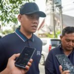 Kadis SDABMBK Kerahkan Sejumlah Alat Berat Bersihkan Parit Jalan Taduan Dari Sedimentasi Tebal