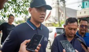 Kadis SDABMBK Kerahkan Sejumlah Alat Berat Bersihkan Parit Jalan Taduan Dari Sedimentasi Tebal