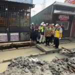 Datang Sapa Warga, Rico Waas Cek Proyek Jalan dan Drainase di Gaperta