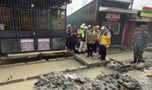 Datang Sapa Warga, Rico Waas Cek Proyek Jalan dan Drainase di Gaperta